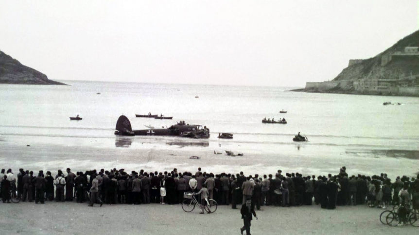 León Degrelle aterriza en la playa de La Concha