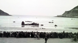 León Degrelle aterriza en la playa de La Concha